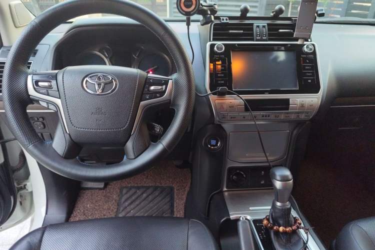 Used Toyota Prado 2019 3.5L Automatic TX-L Deluxe Edition Center Console
