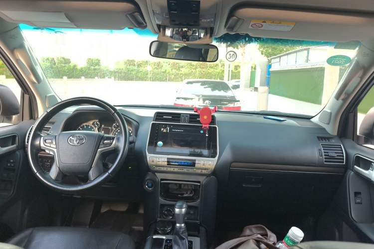Used Toyota Prado 2019 3.5L Automatic TX-L Deluxe Edition Center Console