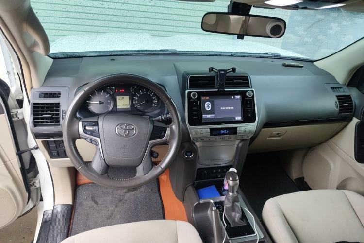 Used Toyota Prado  Center Console