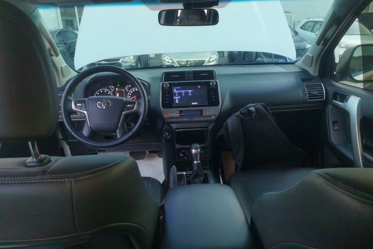 Used Toyota Prado 2019 3.5L Automatic TX-L Deluxe Edition Center Console