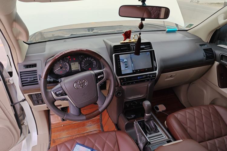 Used Toyota Prado  Center Console