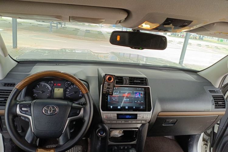 Used Toyota Prado  Center Console