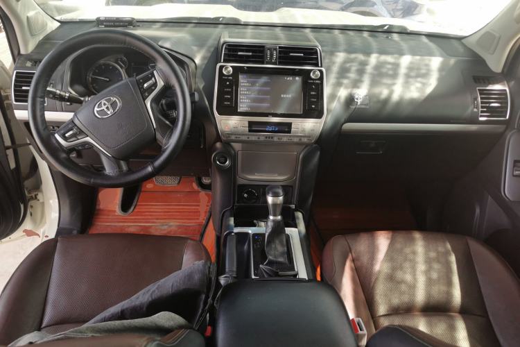 Used Toyota Prado 2019 3.5L Automatic TX-L Deluxe Edition Center Console