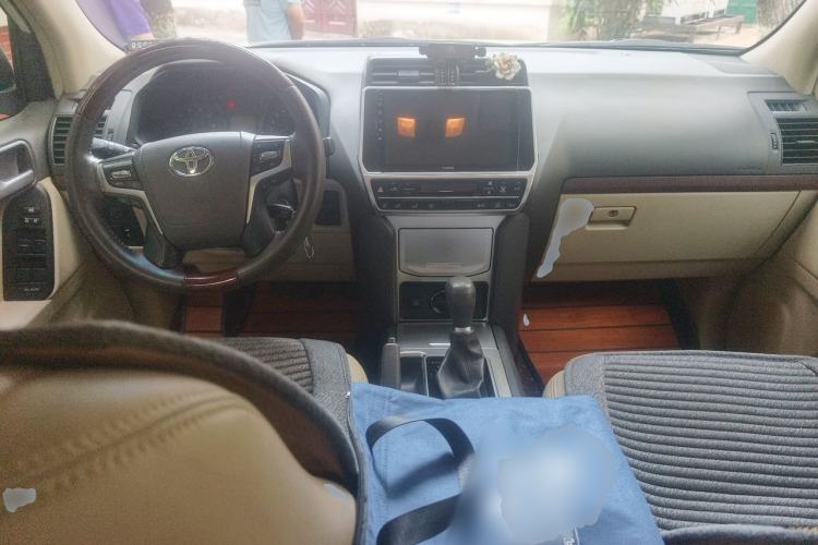 Used Toyota Prado  Center Console