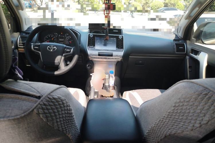 Used Toyota Prado 2019 3.5L Automatic TX-L Deluxe Edition Center Console