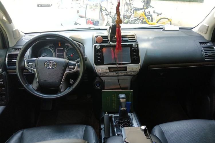 Used Toyota Prado 2019 3.5L Automatic TX-L Deluxe Edition Center Console