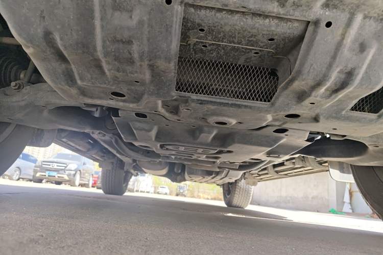 Used Toyota Prado 2019 3.5L Automatic TX-L Deluxe Edition with Rear-Mounted Spare Tire Chassis Front