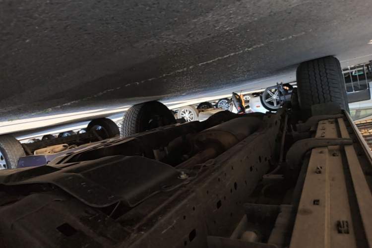 Used Toyota Prado 2019 3.5L Automatic TX-L Deluxe Edition with Rear-Mounted Spare Tire Chassis Front Right