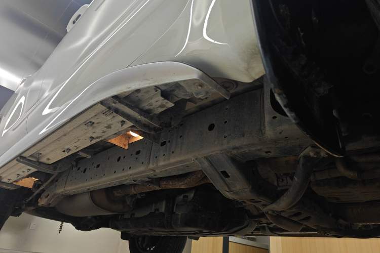 Used Toyota Prado 2019 3.5L Automatic TX-L Deluxe Edition with Rear-Mounted Spare Tire Chassis Front Right