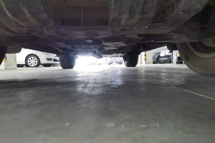 Used Toyota Prado 2019 3.5L Automatic TX-L Deluxe Edition with Rear-Mounted Spare Tire Chassis Front