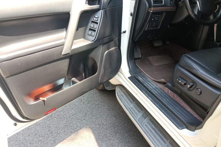 Used Toyota Prado 2019 3.5L Automatic TX-L Deluxe Edition Driver Seat