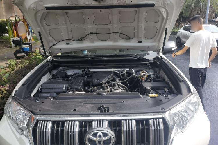 Used Toyota Prado  Engine Bay