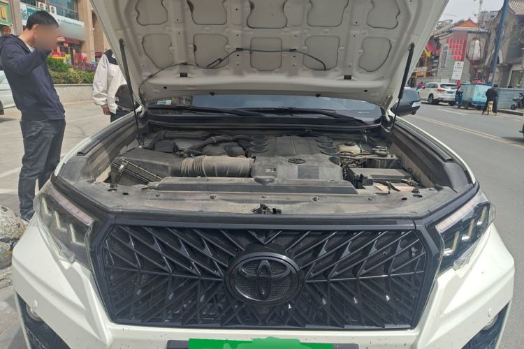 Used Toyota Prado 2019 4.0L TX-L Middle East Engine Bay