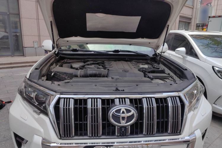 Used Toyota Prado  Engine Bay