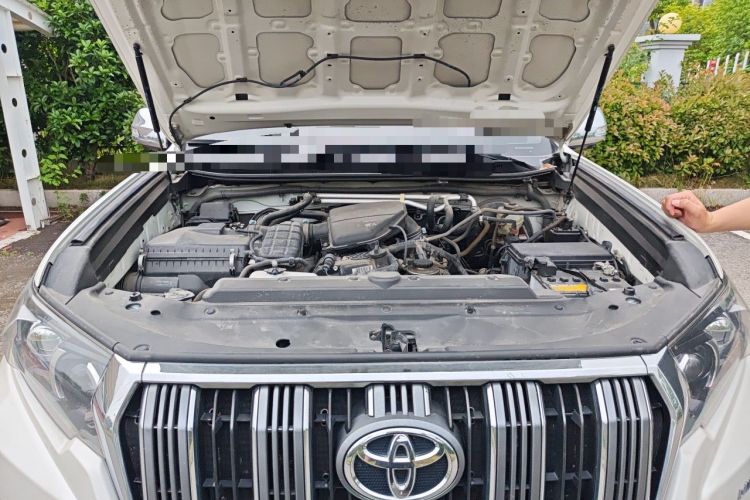 Used Toyota Prado  Engine Bay