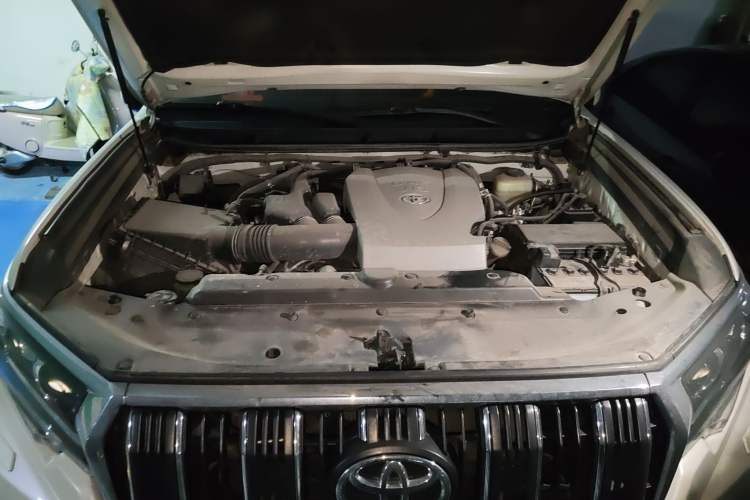 Used Toyota Prado 2019 3.5L Automatic TX-L Deluxe Edition with Rear-Mounted Spare Tire Engine Bay