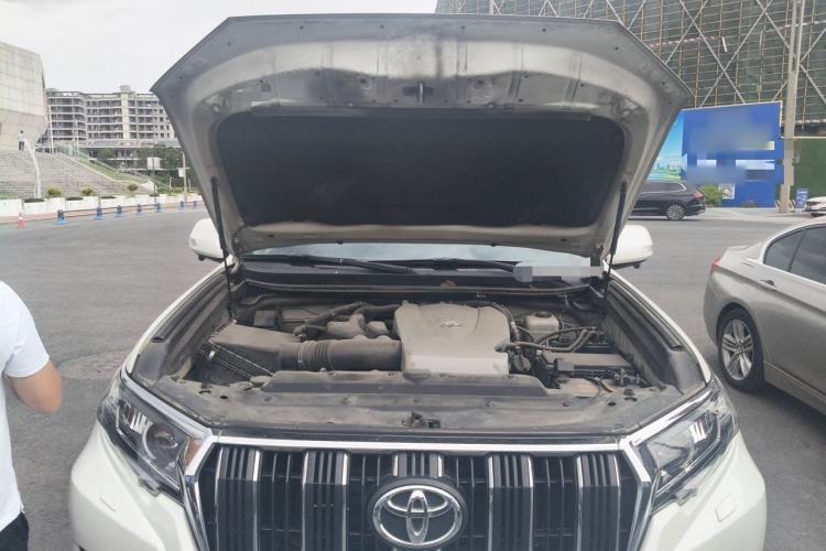 Used Toyota Prado 2019 3.5L Automatic TX-L Deluxe Edition with Rear-Mounted Spare Tire Engine Bay