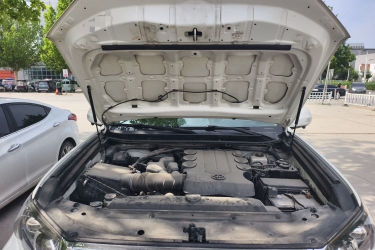 Used Toyota Prado 2019 4.0L TX-L Middle East Engine Bay