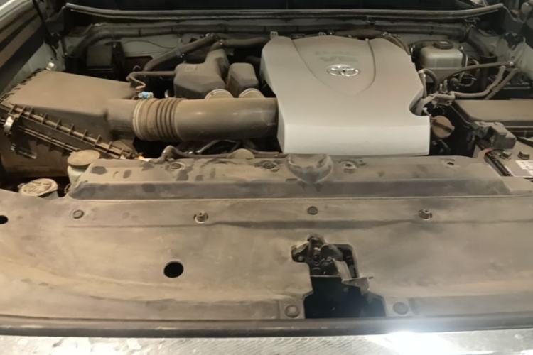 Used Toyota Prado 2019 3.5L Automatic TX-L Deluxe Edition with Rear-Mounted Spare Tire Engine Bay
