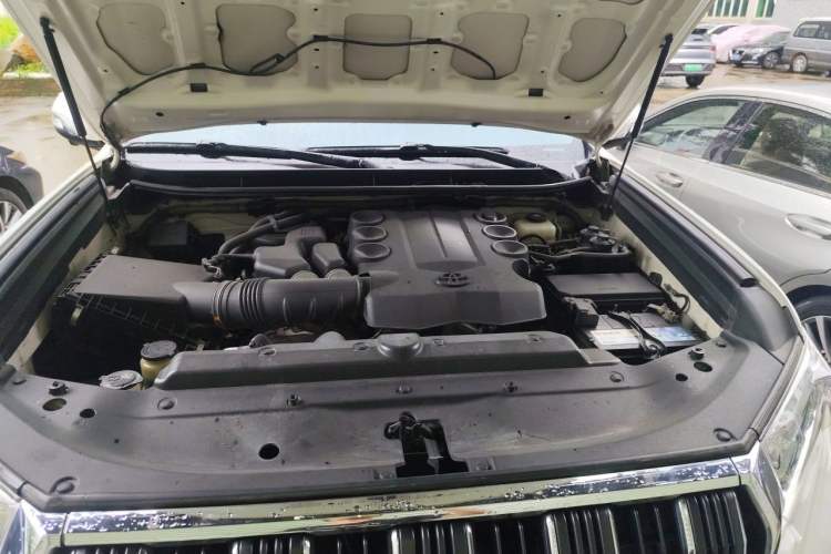Used Toyota Prado  Engine Bay