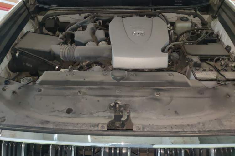 Used Toyota Prado 2019 3.5L Automatic TX-L Deluxe Edition with Rear-Mounted Spare Tire Engine Bay