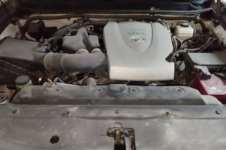 Used Toyota Prado 2019 3.5L Automatic TX-L Deluxe Edition with Rear-Mounted Spare Tire Engine Bay