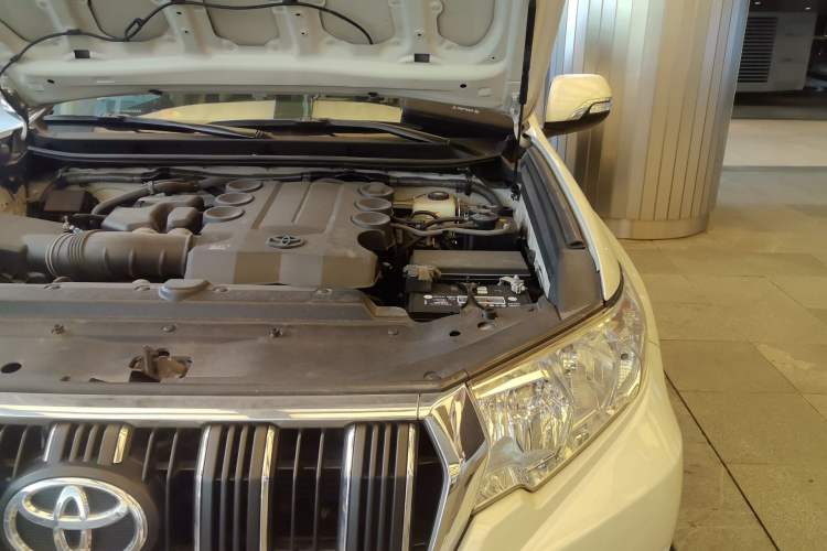 Used Toyota Prado 2019 4.0L TX-L Dual Fuel Sunroof 17-Inch Wheels Middle East Version Engine Bay Left