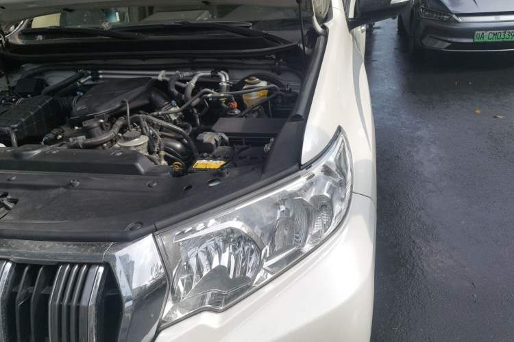 Used Toyota Prado  Engine Bay Left