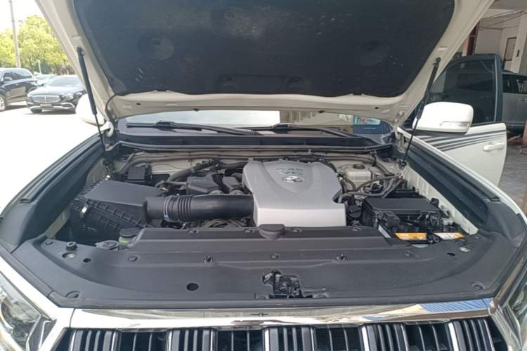 Used Toyota Prado 2019 3.5L Automatic TX-L Deluxe Edition with Rear-Mounted Spare Tire Engine Bay