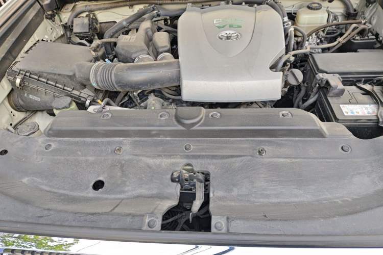 Used Toyota Prado 2019 3.5L Automatic TX-L Deluxe Edition with Rear-Mounted Spare Tire Engine Bay