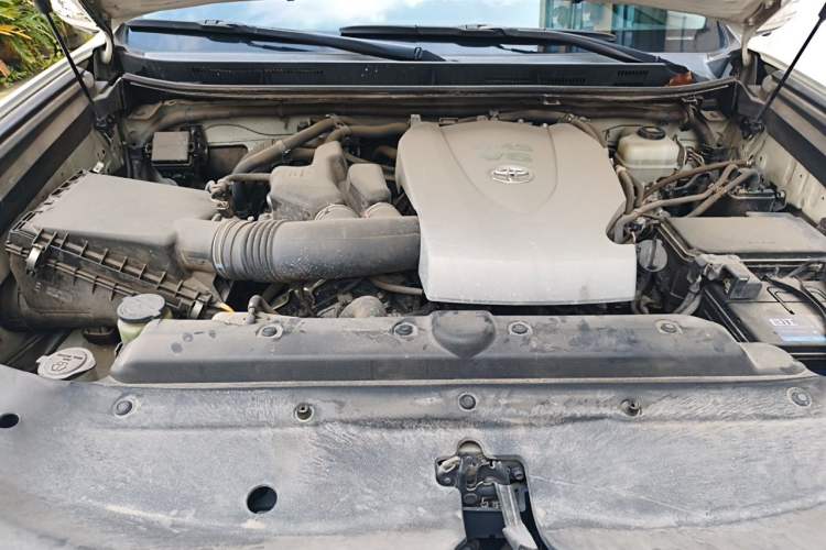 Used Toyota Prado 2019 3.5L Automatic TX-L Deluxe Edition with Rear-Mounted Spare Tire Engine Bay
