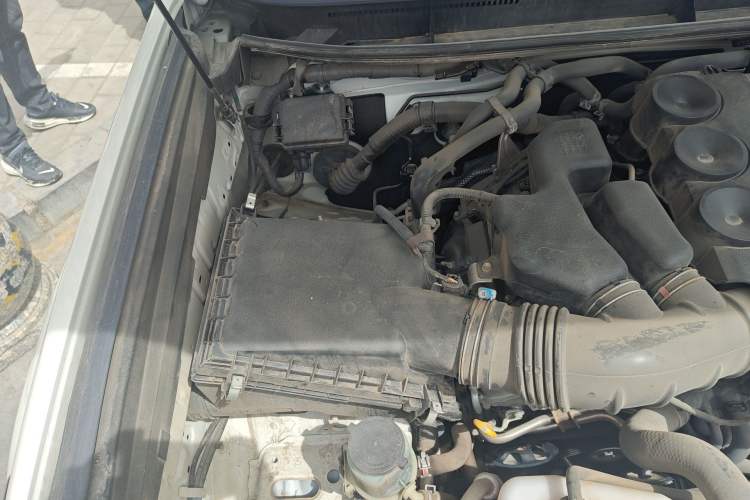 Used Toyota Prado 2019 4.0L TX-L Middle East Engine Bay Right