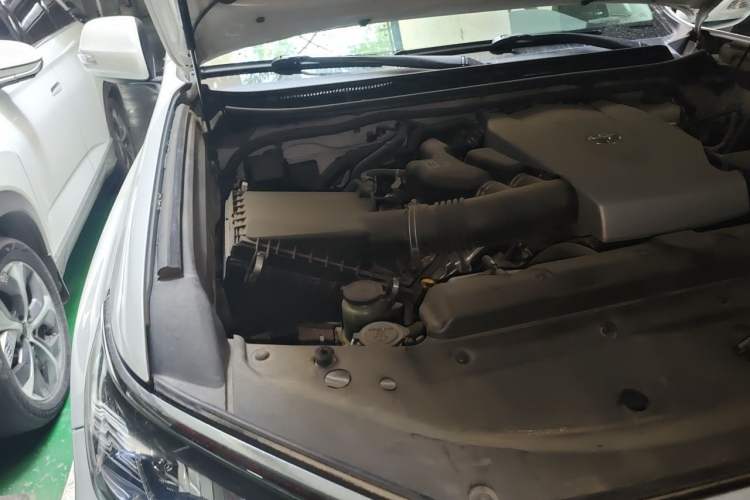 Used Toyota Prado 2019 3.5L Automatic TX-L Deluxe Edition with Rear-Mounted Spare Tire Engine Bay Right