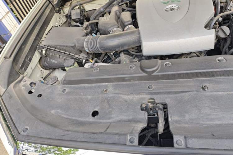 Used Toyota Prado 2019 3.5L Automatic TX-L Deluxe Edition with Rear-Mounted Spare Tire Engine Bay Right