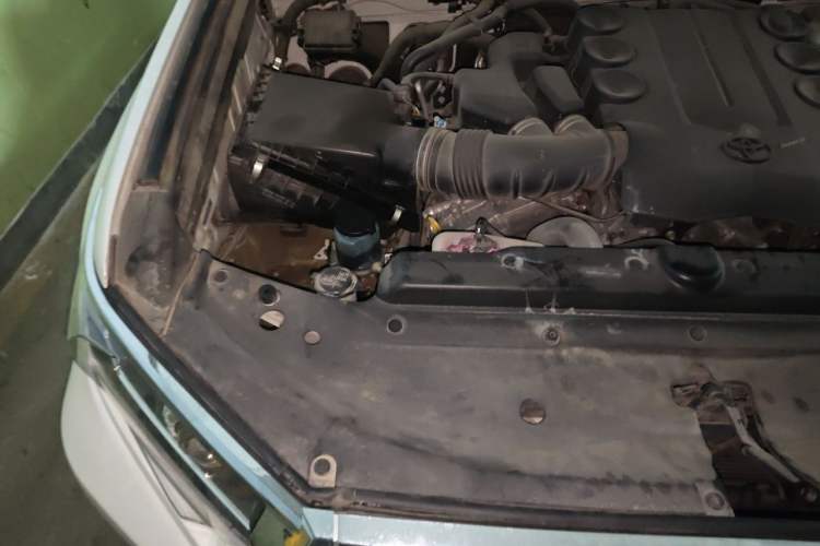 Used Toyota Prado 2019 4.0L GX-R Dubai Edition – Middle East Engine Bay Right