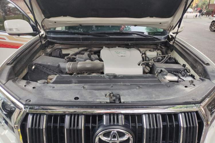 Used Toyota Prado 2019 3.5L Automatic TX-L Deluxe Edition with Rear-Mounted Spare Tire Engine Bay