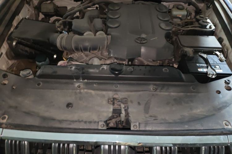 Used Toyota Prado 2019 4.0L GX-R Dubai Edition – Middle East Engine Bay