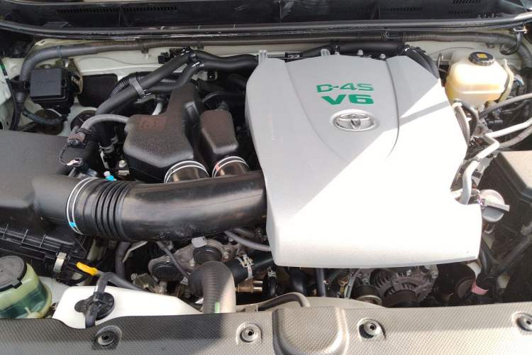 Used Toyota Prado 2019 3.5L Automatic TX-L Deluxe Edition with Rear-Mounted Spare Tire Engine Bay