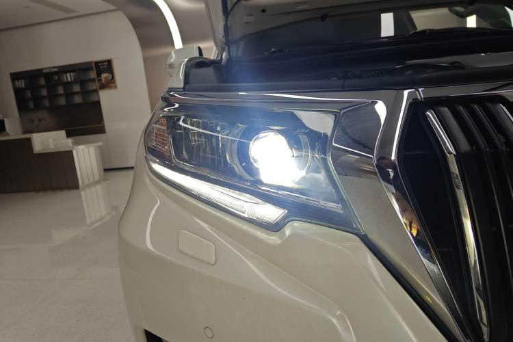 Used Toyota Prado 2019 3.5L Automatic TX-L Deluxe Edition with Rear-Mounted Spare Tire Exterior 3