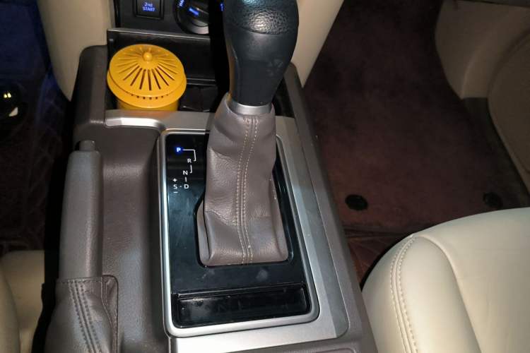 Used Toyota Prado 2019 2.7L TX-L U.S. Specification Gear Lever