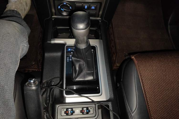 Used Toyota Prado 2019 3.5L Automatic TX-L Deluxe Edition with Rear-Mounted Spare Tire Gear Lever