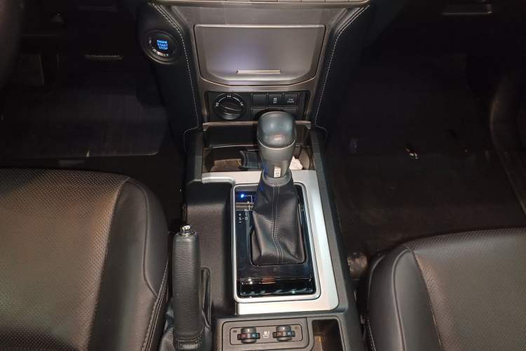 Used Toyota Prado 2019 3.5L Automatic TX-L Deluxe Edition with Rear-Mounted Spare Tire Gear Lever