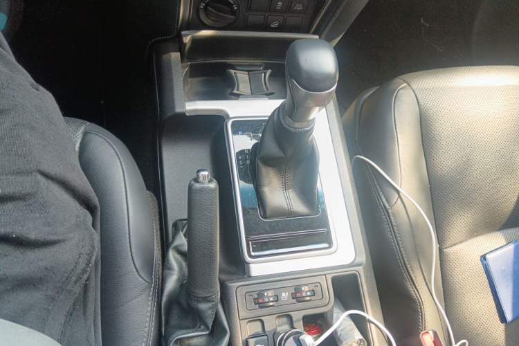 Used Toyota Prado 2019 3.5L Automatic TX-L Deluxe Edition Gear Lever