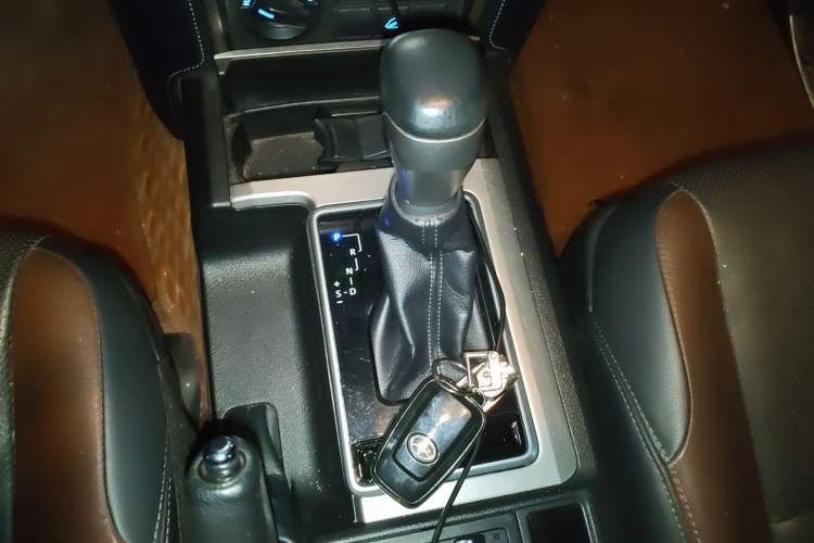 Used Toyota Prado 2019 3.5L Automatic TX-L Deluxe Edition with Rear-Mounted Spare Tire Gear Lever