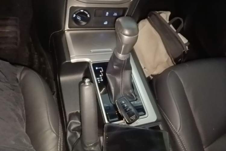 Used Toyota Prado 2019 3.5L Automatic TX-L Deluxe Edition Gear Lever