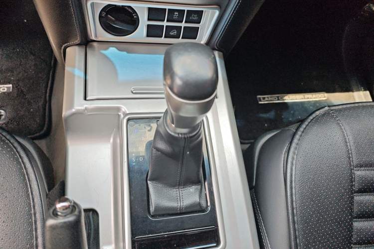 Used Toyota Prado 2019 3.5L Automatic TX-L Deluxe Edition Gear Lever