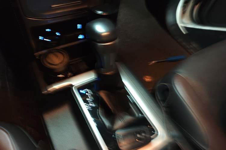 Used Toyota Prado 2019 3.5L Automatic TX-L Deluxe Edition with Rear-Mounted Spare Tire Gear Lever