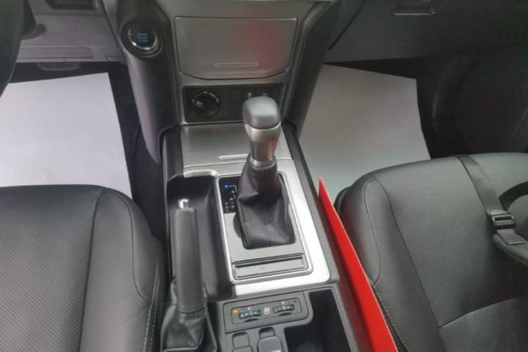 Used Toyota Prado 2019 3.5L Automatic TX-L Deluxe Edition Gear Lever