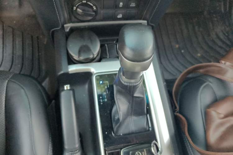 Used Toyota Prado 2019 3.5L Automatic TX-L Deluxe Edition Gear Lever