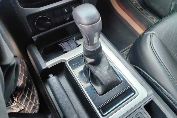 Used Toyota Prado 2019 3.5L Automatic TX-L Deluxe Edition with Rear-Mounted Spare Tire Gear Lever